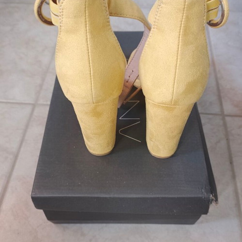 Envie Shoes yellow platform sandals like new, size 38