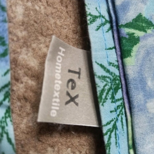 Single bed sheets like new, set of 2, blue shades with flowers