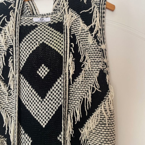 Sleeveless jacket with hood and fringes, like new