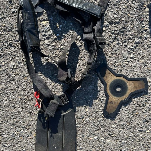 Brushcutter with metal 3T blade, professional shoulder strap, used