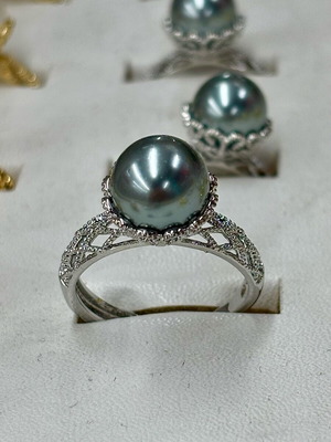 Women's ring one size stainless steel new