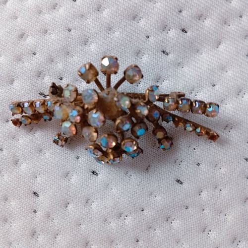 Vintage pins like new, gold and silver colors, set of two