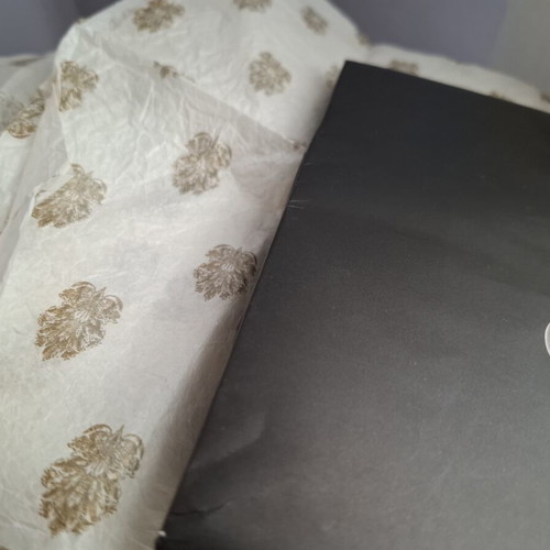 Gucci paper bag with authentic packaging papers like new