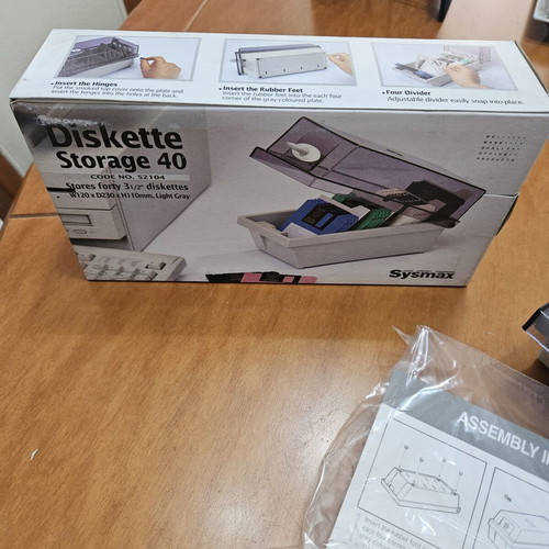 Diskette storage box for 3.5 inch floppy disks new