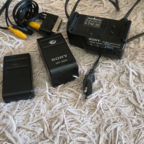 Vintage Sony Handycam Video 8 camera like new with accessories