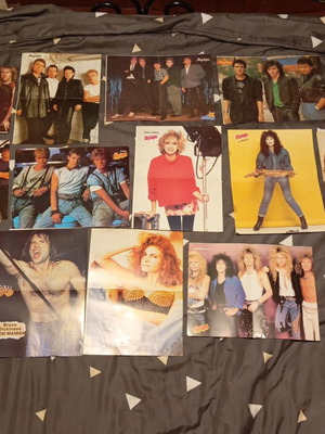 Retro posters like new, pack of 50, singers and bands from the 90s