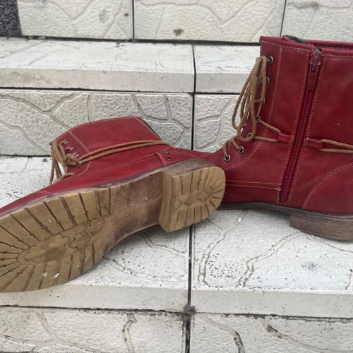 Leather boots like new, red, size 39