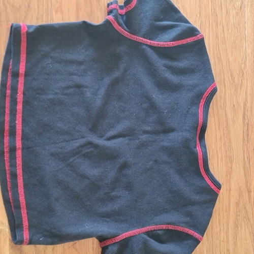 Crop top H&M black with red design like new