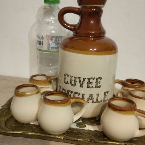 Pitcher with glasses like new