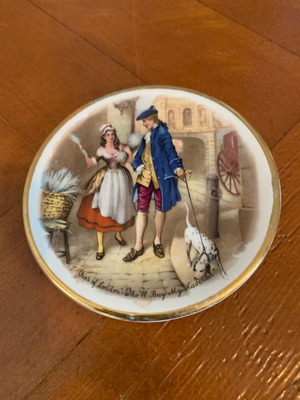 Miniature porcelain plate from England with wear and chip, 12 cm diameter