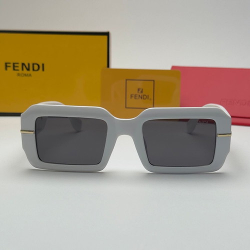 Fendi Bold Square Logo Edition sunglasses new, black and white
