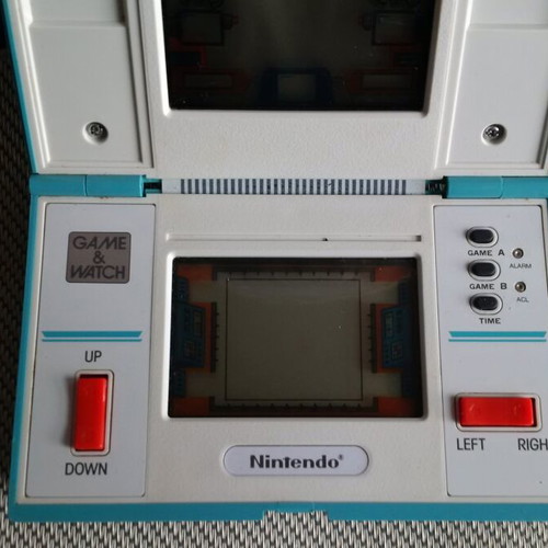 Nintendo Retro Electronic Game Squish Multi Screen like new from 1986