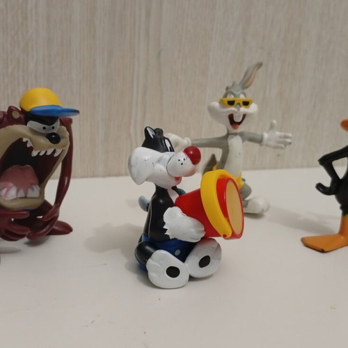 Warner Bros Looney Tunes figures set used with Bugs Bunny ear damage