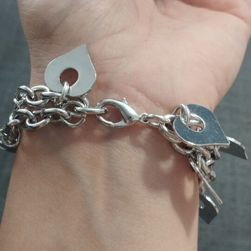 Charm bracelet with double chain and hanging hearts, like new, silver-tone