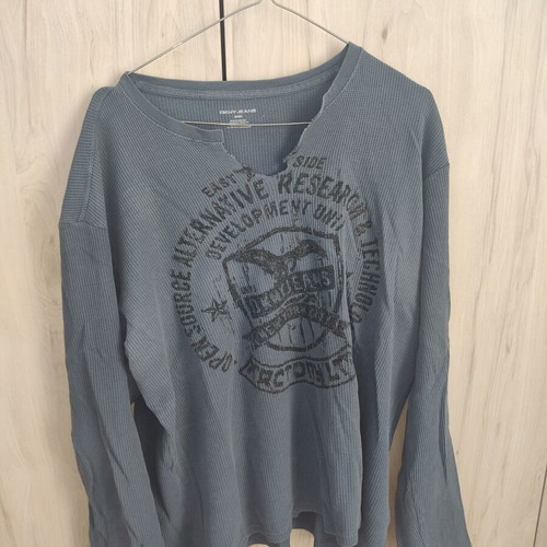 DKNY Jeans men's long-sleeve waffle knit shirt, grey-blue, sizes M-L