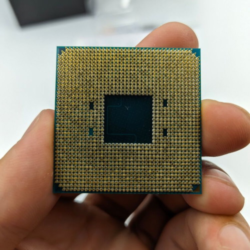 AMD Ryzen 3 2200G with Radeon Vega 8 graphics like new, includes cooler and thermal paste