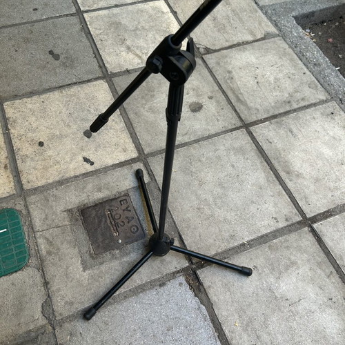 Microphone stand