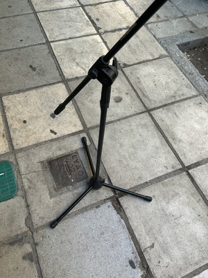 Microphone stand