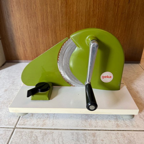 Geka vintage manual bread slicer like new, green color