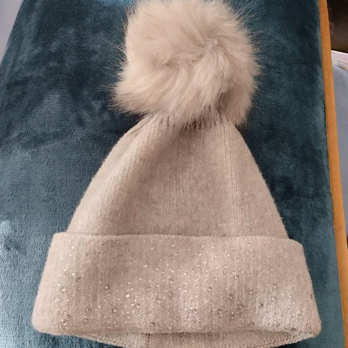 Hat like new with removable pompom and subtle rhinestones gray