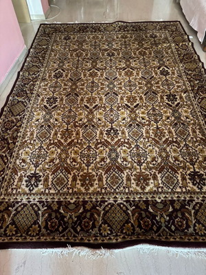 Rug like new with fringes in brown shade 2x2.90