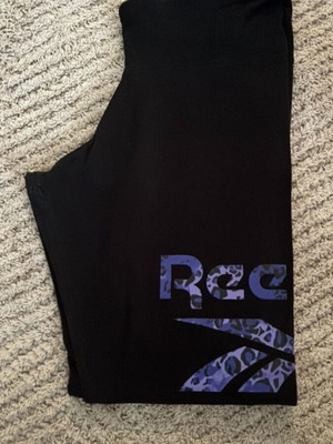 Reebok black leggings like new with purple detail