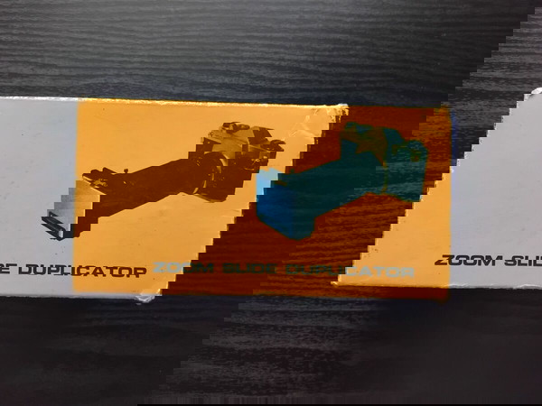 ZOOM αντιγραφέας για slides 35mm. Ο OHNAR προσαρμόζεται σε κάμερα ακριβώς όπως ένας φακός.