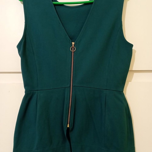 Women's blouse like new, medium size, green with zipper