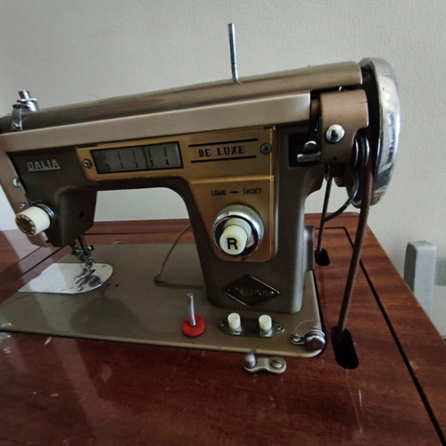 Dalia Sewing Machine made in Japan with cabinet like new