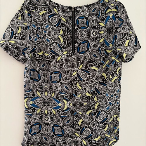 Short-sleeve blouse small with zipper multicolor like new