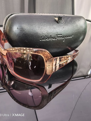 Salvatore Ferragamo vintage γυαλιά ηλίου με ροζ κεχριμπαρένιο πλαίσιο oversized