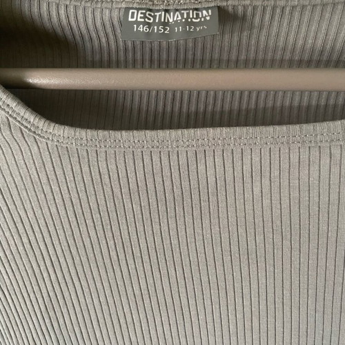 Girls' t-shirt 10-12 like new, grey