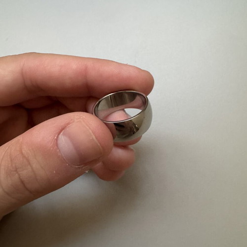 Minimal silver ring like new, classic design