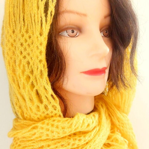 Yellow wool scarf long like new with knitted pattern
