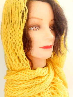 Yellow wool scarf long like new with knitted pattern