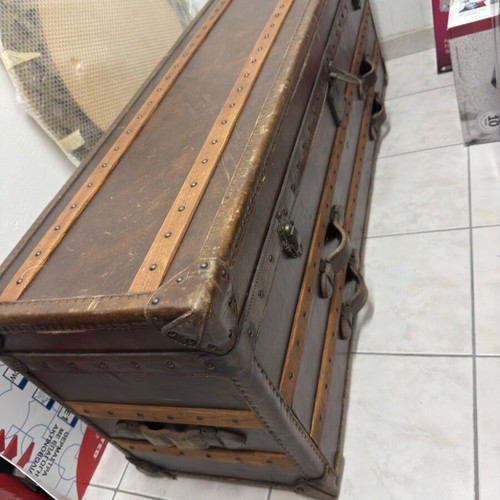Vintage trunk used, leather and wood