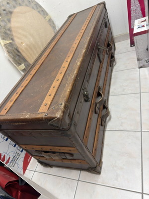 Vintage trunk used, leather and wood