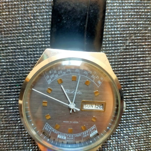 Raketa mechanic wristwatch used with perpetual calendar