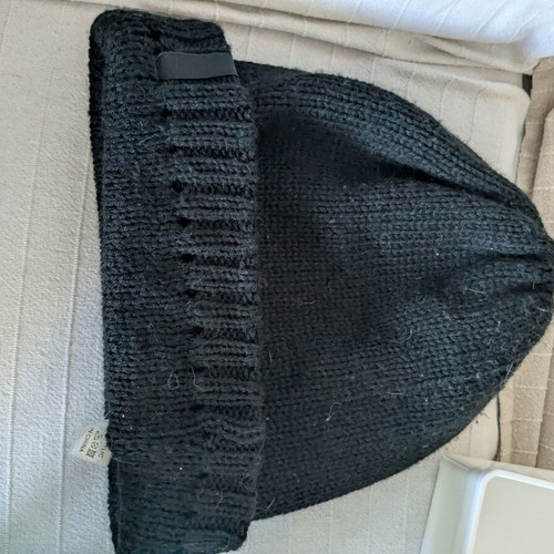 Black knit cap like new, size L