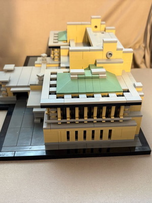 Lego Architecture Imperial Hotel 21017 like new, collectible set 1188 pieces