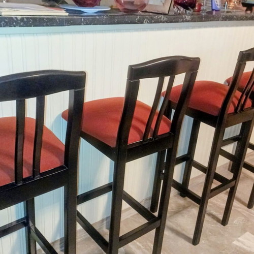 Bar stools set of 4, like new