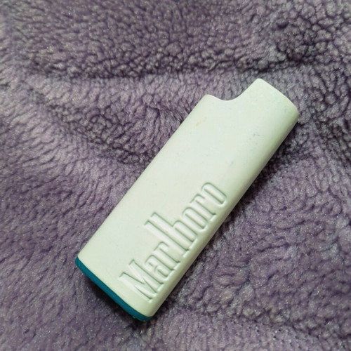 Marlboro lighter case like new
