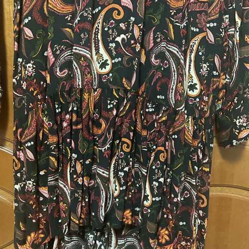 Printed dress V with ruffles new, size XS
