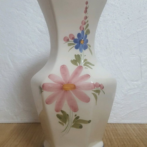 Vintage Portuguese vase like new with floral motifs
