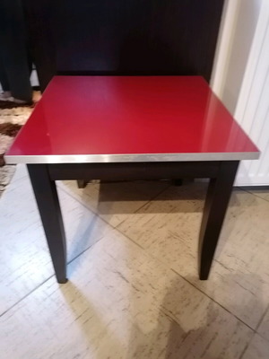 Side table like new with wenge legs and red glossy surface