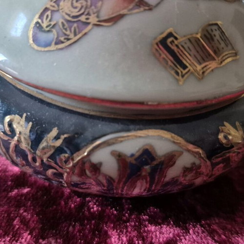 Chinese jewelry box with handmade embossed painting new