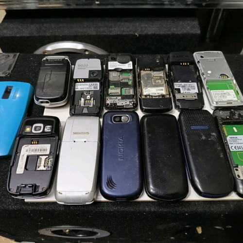 Lot of 13 phones used, for parts, no batteries