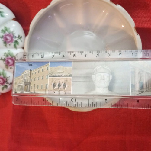 Porcelain jewelry box with gold details, like new, American vintage
