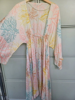 Oysho kimono like new with multicolor pastel print, size M