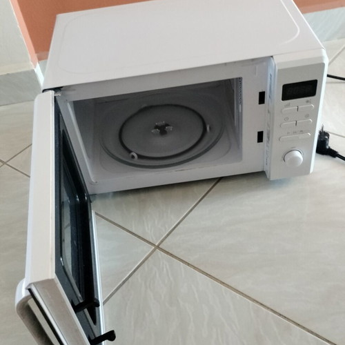 Amica microwave oven like new, white with timer and clock